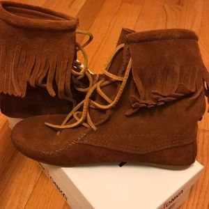 Minnetonka Tramper Boots